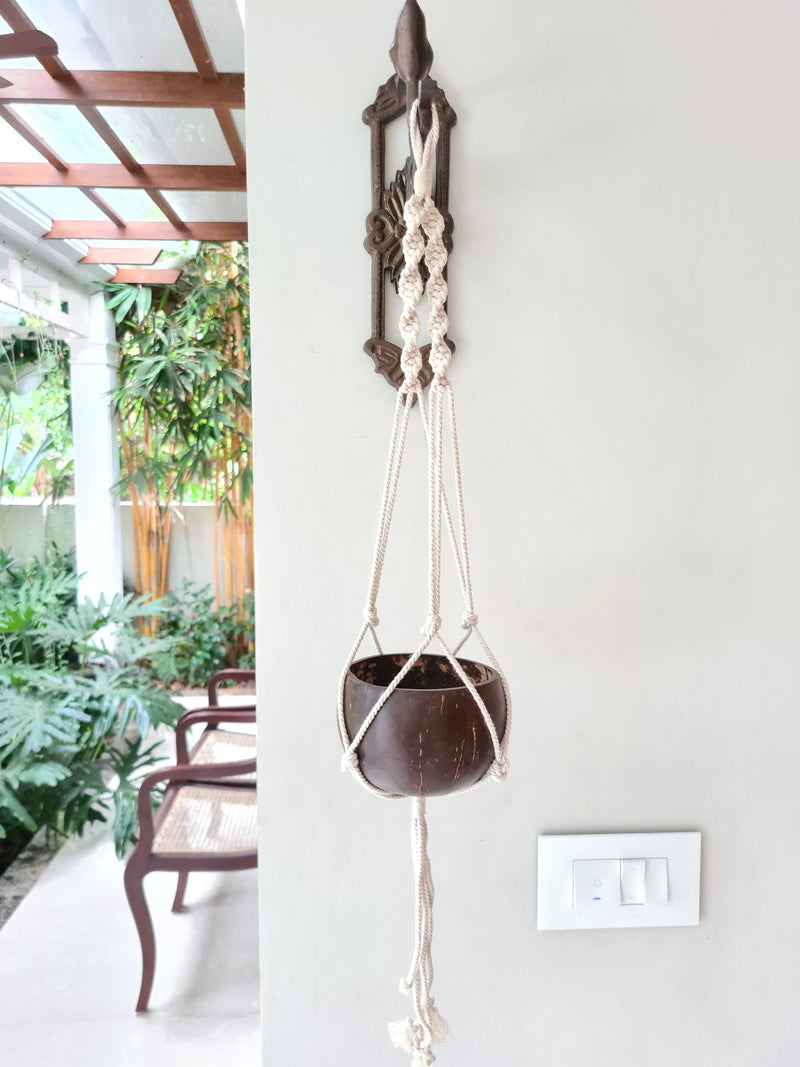 Coconut Shell Macrame Plant Hanger for Indoor & Balcony Gardening (Macrame Hanger & Coconut Shell)