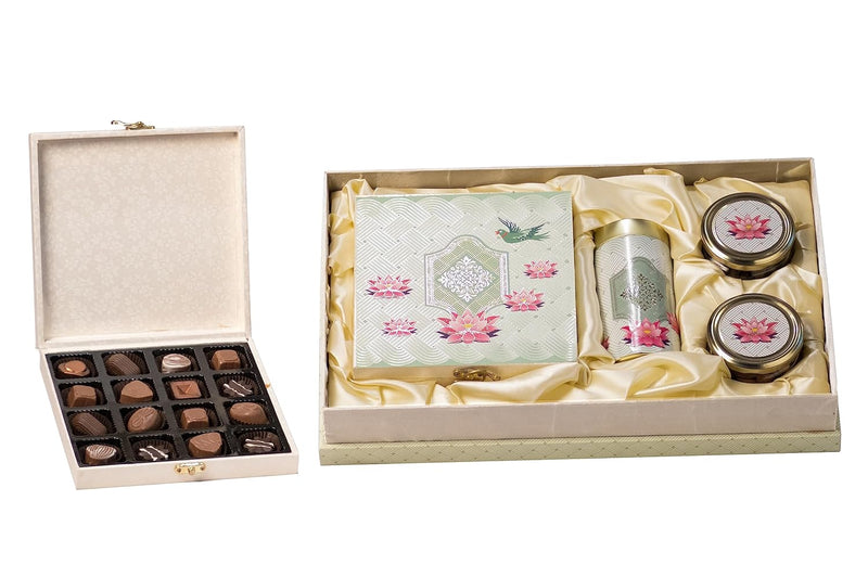 The Classic Parrot Gift Hamper With Assorted Chocolates & Dry Fruits Combo Pack